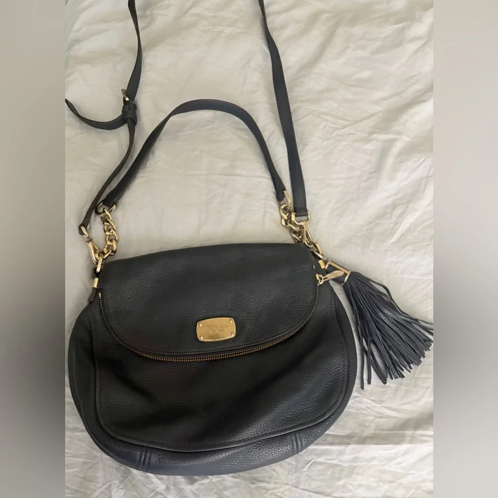 Michael Kors Navy Pebbled Leather Crossbody Authentic MK Tassel Gold Chain Strap - Picture 2 of 12